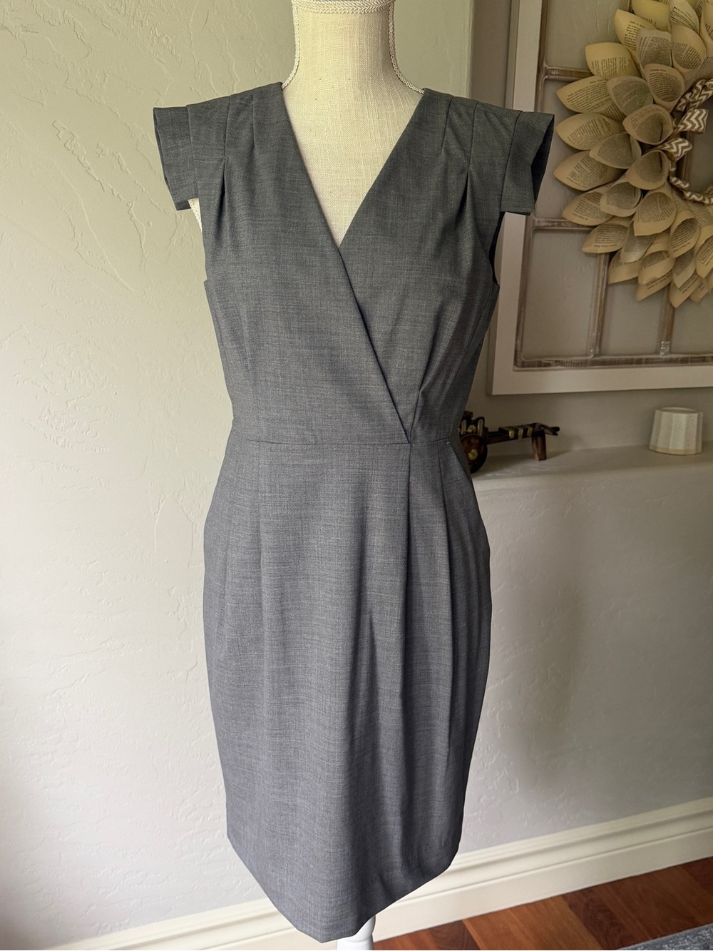 Banana Republic Women's Gray Woven Wool Blend Cap-Sleeve Sheath Dress Size 8